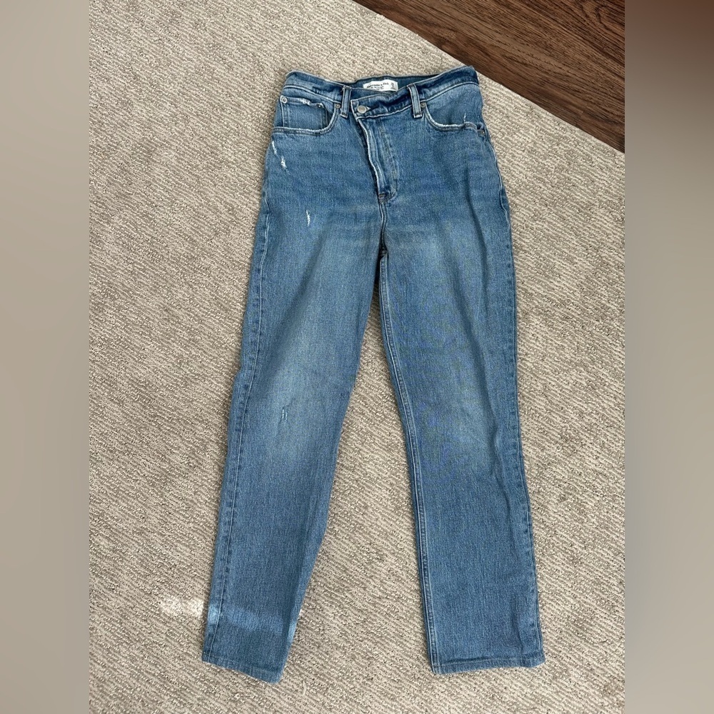 Abercrombie and Fitch Curve Love The ‘90s Straight Ultra High Rise Jeans